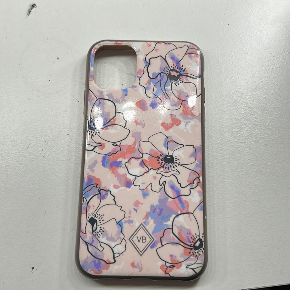 Vera Bradley IPhhone 11 Phone case it’s in great condition just got a new phone!